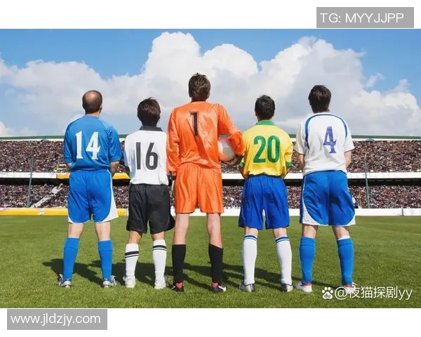 央视曝光足球明星私密视频引发热议背后真相大揭秘