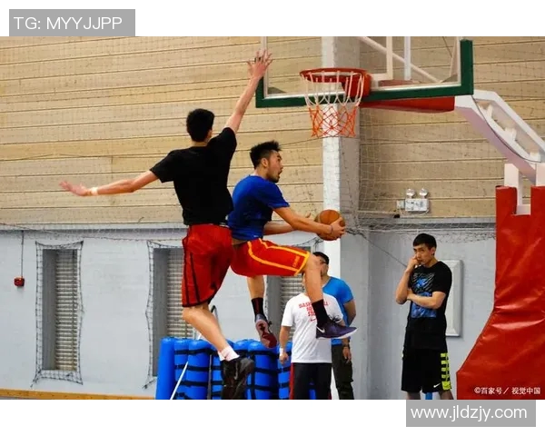 成都篮球队荣登篮球团队协作排行榜第一名展现卓越团队精神与默契配合 成都篮球队荣登篮球团队协作排行榜第一名展现卓越团队精神与默契配合